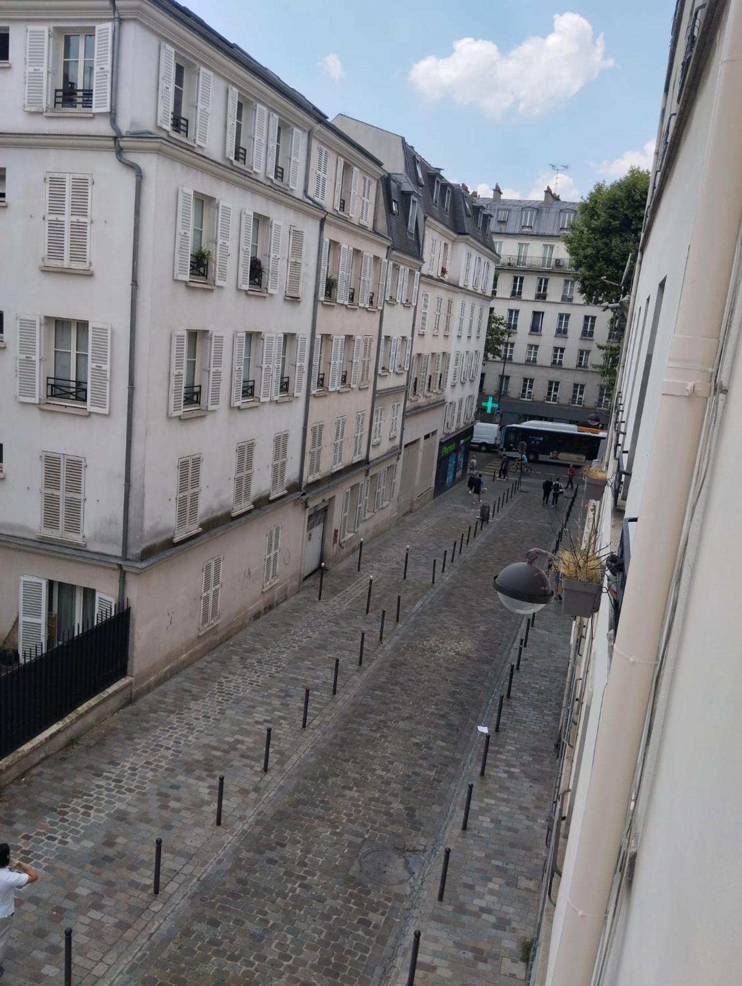 Studio Charmant A Place De Clichy Paris Extérieur photo