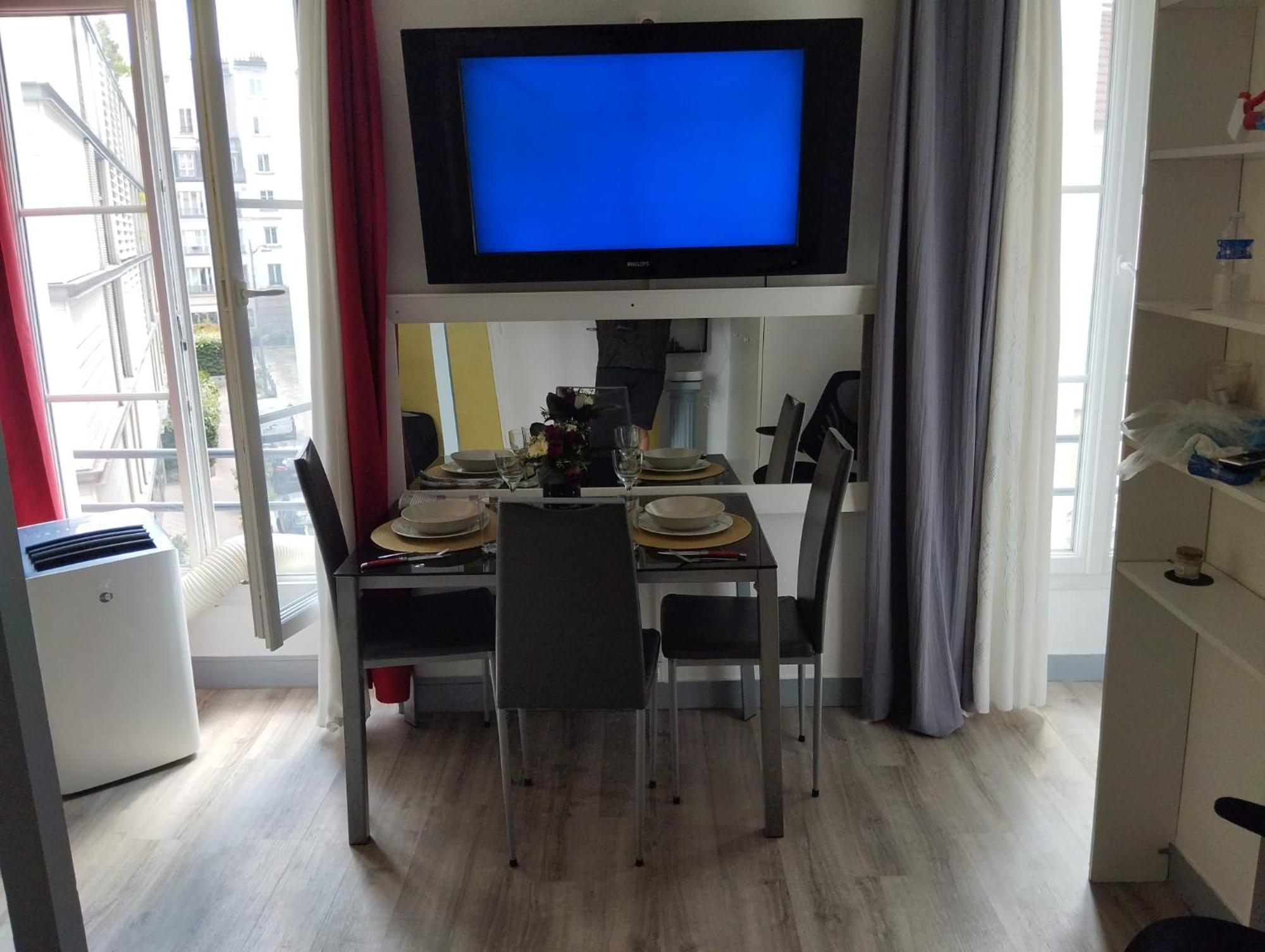 Studio Charmant A Place De Clichy Paris Extérieur photo
